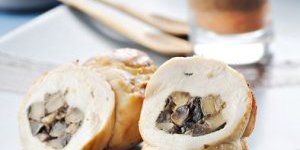 Cannellonis de Poulet Fermier d'Auvergne aux champignons de Paris, lait d'olives noires et purée de tomate